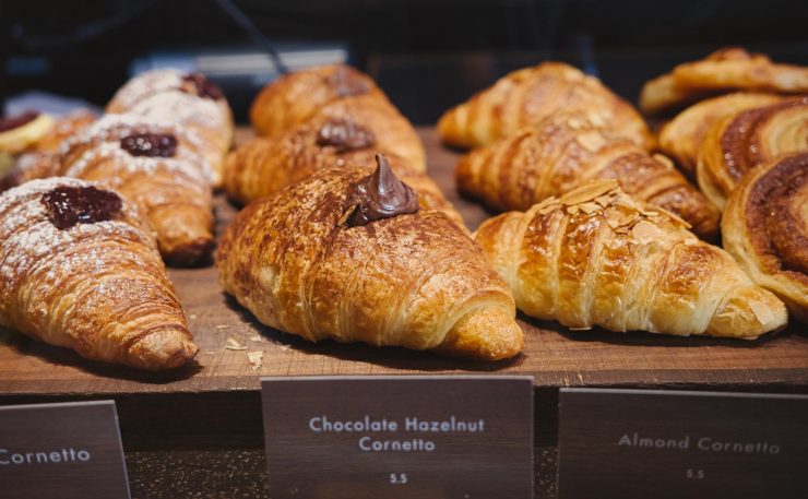 【髪色ネイル自由　クロワッサン販売　18時～22時】大阪府大阪市北区（最寄駅：JR東西線　北新地駅）